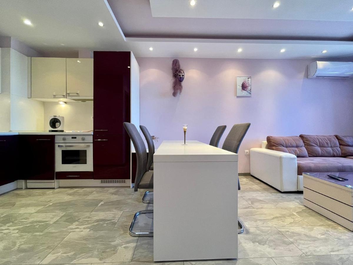 Апартамент Чаролит / Apartment Charoite Burgas City Eksteriør billede